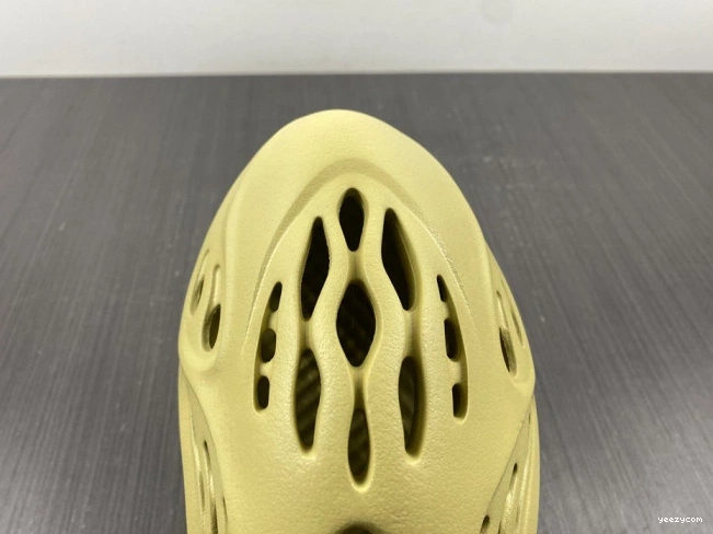 Sulfur GV6775 Foam RNNR Adidas Yeezy 1125